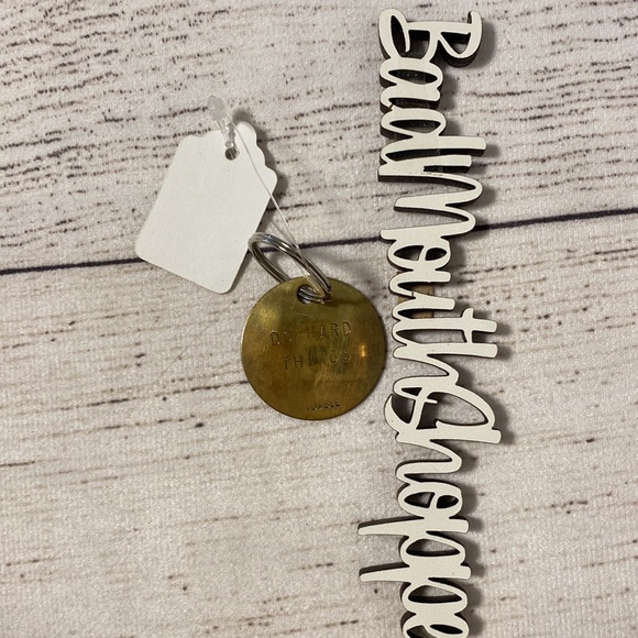 *DO HARD THINGS Inspirational Handmade Hand Stamped Metal Upcycled Keyring - Picture 1 of 6